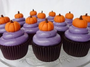 Read more about the article Halloween cupcakes recipe easy with pumpkin top