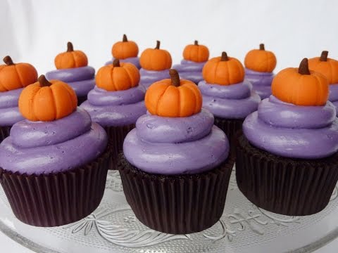 Halloween cupcakes recipe easy with pumpkin top